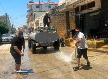 بلدية شقرا ودوبيه تباشر فتح الطرقات المتضررة بالتعاون مع فرق الدفاع المدني