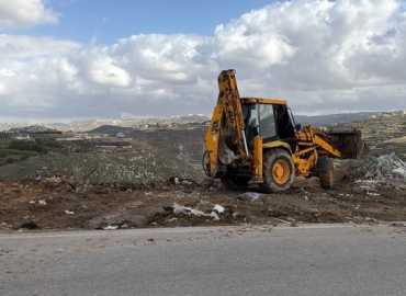 بلدية قانا تواصل حملات تنظيف جوانب الطرقات