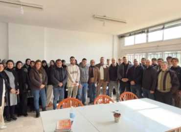 العتبة الرضوية المقدسة تهدي ألبسة شتوية لطلاب شقرا ودوبيه