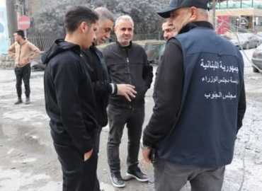 مجلس الجنوب وبلدية صور يباشران رفع الأنقاض وفتح طريق شارع 