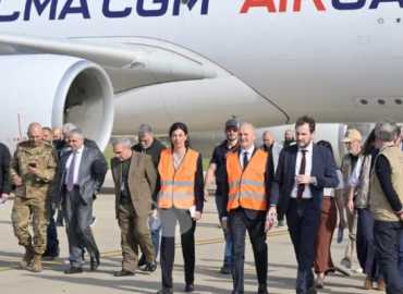 وصول 60 طنًا من المساعدات الإنسانية الفرنسية إلى لبنان