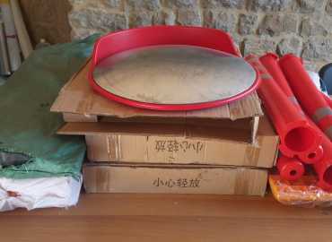 بلدية الكنيسة تستلم من “اليازا” لوازم خاصة بالسلامة المرورية