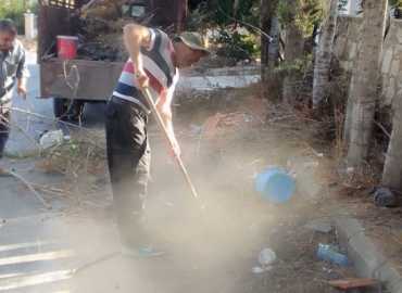 بلدية الطيبة تنظف مجاري المياه استعدادًا لموسم الأمطار