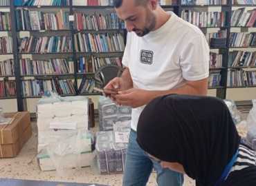 بلدية كفررمان تواصل توزيع مستلزمات طبية وحفاضات على كبار السن وذوي الإعاقة