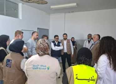 بلدية عنقون تواكب جولة ميدانية في مركز الاستضافة لبحث الخدمات الصحية للنازحين