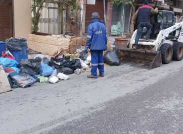 بلدية برج البراجنة تواصل رفع النفايات من شوارع البلدة