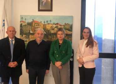 رئيس بلدية جبيل يبحث وسفيرة بولندا سبل التعاون