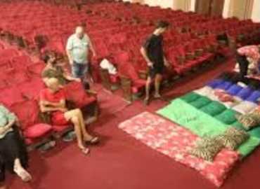 فتح المسارح الوطنية في صور وطرابلس وبيروت لاستقبال العائلات النازحة