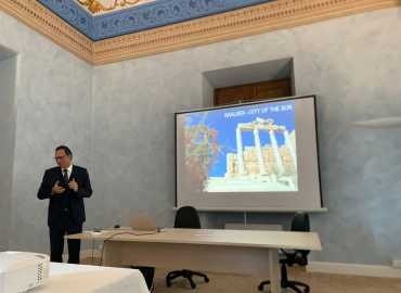بلدية بعلبك تشارك بورشة حول الآثار في ايطاليا وتطرح أهمية إنارة القلعة بالطاقة الشمسية