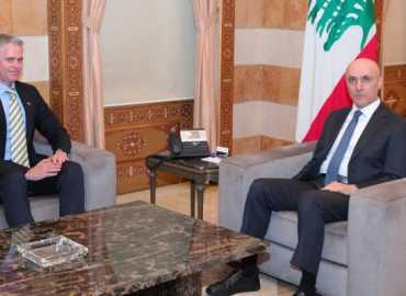 وزير الداخلية والبلديات يبحث مع السفير الأسترالي دعم الأجهزة التابعة للوزارة