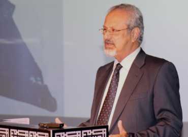 بلديّة تنورين تهنئ احد ابنائها لفوزه بجائزة 