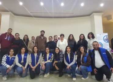 بلدية عاليه تلبي دعوة عرض مسرحي دعمًا لقضايا المرأة