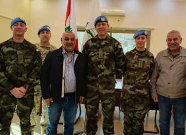 الكتيبة الإيرلندية في اليونيفيل تزور بلدية عيناثا لبحث التعاون والمشاريع المشتركة