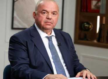 وزير الاتصالات يتيح تعليق الاشتراكات الهاتفية والإنترنت للمتضررين من العدوان من دون رسوم