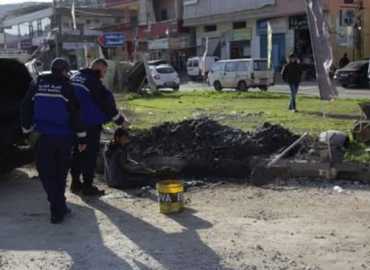 بلديّة الكفور - تول تنظّف عبارة لتصريف مياه الأمطار تفاديًا لتشكّل السيول الجارفة