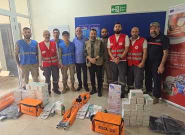 اتحاد بلديات صور يتسلّم معدات إسعافات أولية لتعزيز جهوزية فرق المستجيب الأول