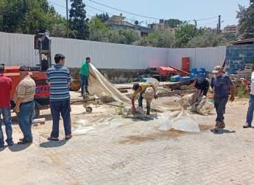 بلدية كفررمان تؤمن أغطية بلاستيكية مؤقتة للزجاج دعمًا لعودة الأهالي