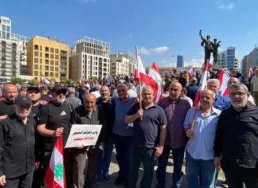 بلدية رشاف تشارك في وقفة ساحة الشهداء رفضًا للاعتداءات الإسرائيلية ومطالبة بالعودة