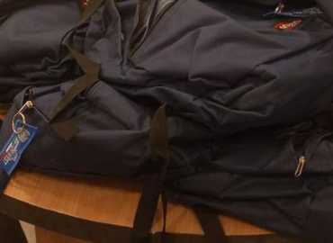 بلدية شيحين توزع 120 حقيبة مدرسية مع مستلزماتها القرطاسية على طلاب البلدة