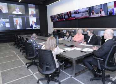 وزير الداخلية يتابع مع المحافظين أوضاع النزوح والتدابير المتخذة في المناطق