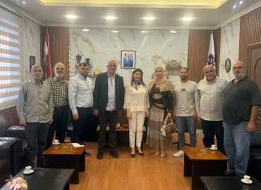 بحث أوضاع النازحين من كفركلا في لقاء بين رئيس البلدية ومحافظ النبطية