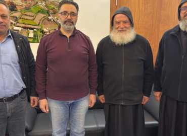 رئيس بلدية بعلبك يستقبل الأب الياس مارون غاريوس ورئيس بلدية مجدلون