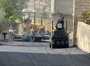 بلدية جبشيت تتابع صيانة شبكة المياه وتأهيل طريق حي الجبل