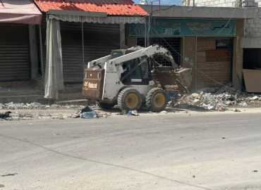 بلدية صريفا تباشر أعمال رفع الأنقاض وإعادة الخدمات مع عودة الأهالي