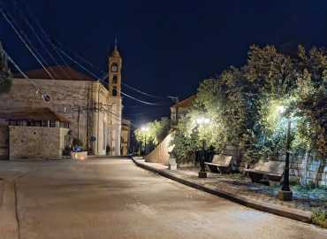 بلدية درعون تقوم بصيانة شاملة لمصابيح الانارة في ساحة الكنيسة