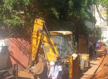 رئيس بلدية برج البراجنة يجول على الأعمال الميدانية التي تنفّذها كهرباء لبنان