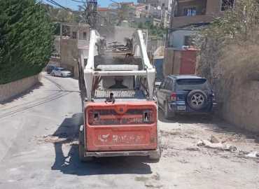بلدية طيردبا ترفع الردميات من حي 