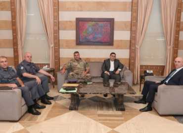 وزير الداخلية يكلّف محافظ جبل لبنان وقوى الأمن تنفيذ إجراءات الحد من خطر الطيور حول مطار بيروت