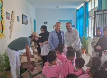 بلدية طيردبا توزّع ألبسة على 261 طالبًا في المدرسة الرسمية