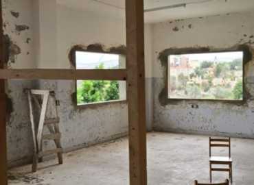 بالتعاون مع بلدية قبريخا .. أعمال صيانة شاملة لمتوسطة الامام الصّدر الرسمية