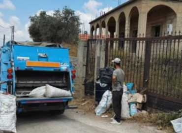 بلدية قاقعية الجسر تنفذ حملة نظافة وترفع الردميات من شوارع البلدة