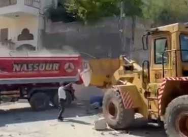 بلدية جبشيت تواصل أعمال رفع الركام وفتح الطرقات وإعادة الخدمات بعد وقف إطلاق النار