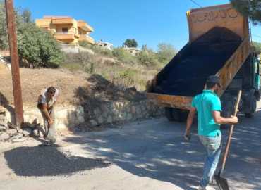 بلدية السلطانية تنجز بمؤازرة الاهالي قسم كبير من مشروع صيانة الطرقات