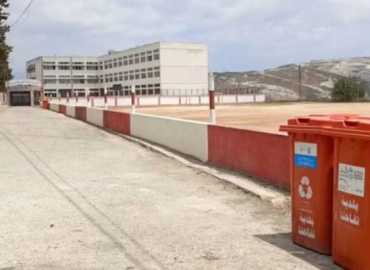 بلدية تفاحتا تنفذ حملة نظافة في الملعب البلدي والطريق المؤدية إلى المدرسة الرسمية