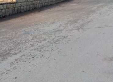 بلدية سعدنايل تواصل العمل على تنظيف جوانب الطرقات وكنس الشوارع