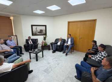 وزير الزراعة يعلن تشكيل خلية أزمة زراعية في الجنوب ويبحث مع بلدية كفركلا احتياجات المزارعين
