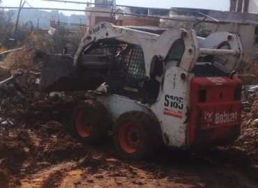 بلدية الريحان تواصل تشحيل الأشجار وتزيين وترتيب مداخل البلدة