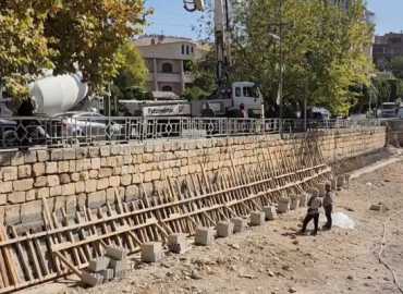 بلدية بعلبك تباشر العمل بمشروع تجميلي وجدران دعم لنبع رأس العين