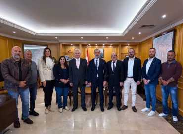 بلدية أنفه تبحث مع وزير الأشغال مشروع توسيع وتأهيل مرفأ الصيادين