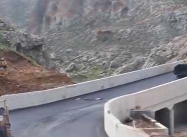 بالفيديو: المرحلة الأخيرة من اعمال جسر سحمر - مشغرة الجديد