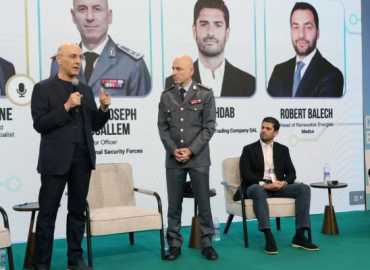 وزير الداخلية يزور معرض «EXPERIA EXPO» ويعرض خطط الوزارة لتعزيز السلامة المرورية