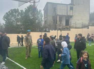 ملعب المدرسة الرسمية في الطيبة جاهز… ومهرجان رياضي قريب بمشاركة الكتيبة الفرنسية