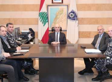 وزير الداخلية يبحث الأوضاع الأمنية ويشدد على التنسيق وتعزيز الإجراءات