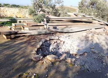 بلدية الطيبة تصلح الأضرار الناتجة عن العدوان الإسرائيلي على طريق الطيبة - القنطرة