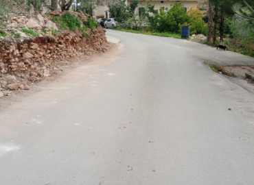 بلدية تفاحتا تستكمل أعمال تنظيف الطرقات العامة والأحياء