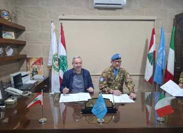 بلدية بنت جبيل تتسلم مكبساً لإعادة التدوير من الكتيبة الإيطالية بقيادة الجنرال دافيد كولوسي